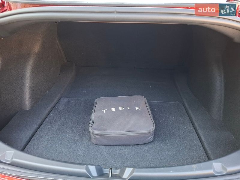 Седан Tesla Model 3 2023 в Одесі