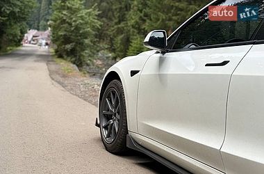 Седан Tesla Model 3 2021 в Киеве