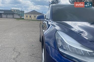 Седан Tesla Model 3 2017 в Валках