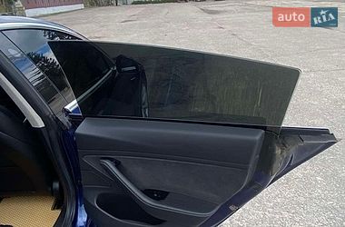 Седан Tesla Model 3 2017 в Валках