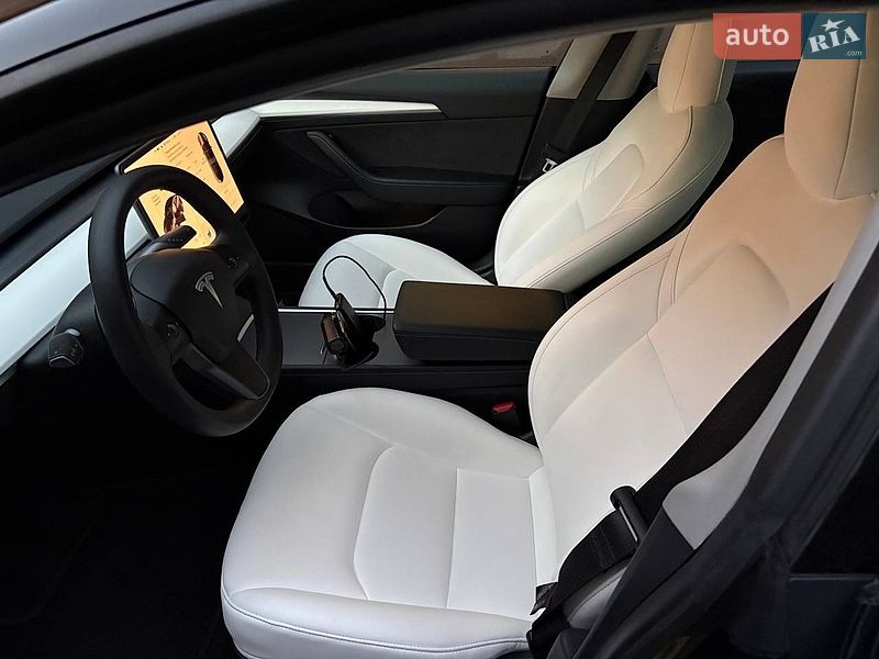 Седан Tesla Model 3 2021 в Днепре