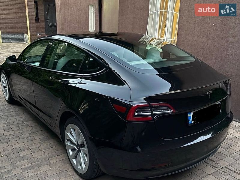 Седан Tesla Model 3 2021 в Днепре