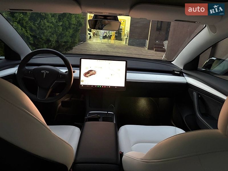 Седан Tesla Model 3 2021 в Днепре