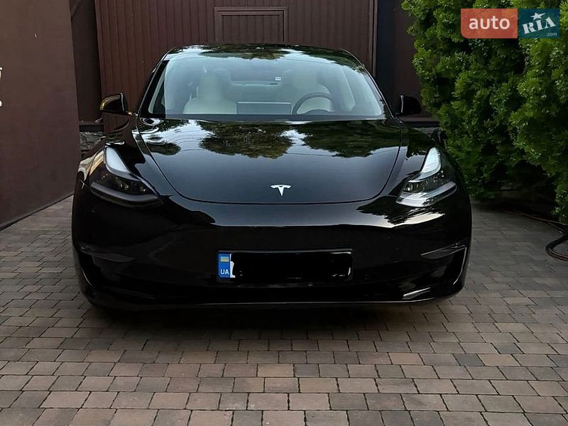 Седан Tesla Model 3 2021 в Днепре