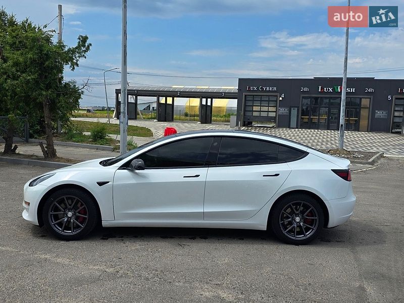 Седан Tesla Model 3 2018 в Львове