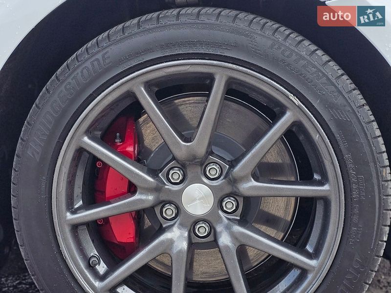 Седан Tesla Model 3 2018 в Львове