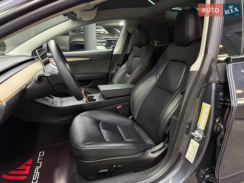 Седан Tesla Model 3 2023 в Одессе