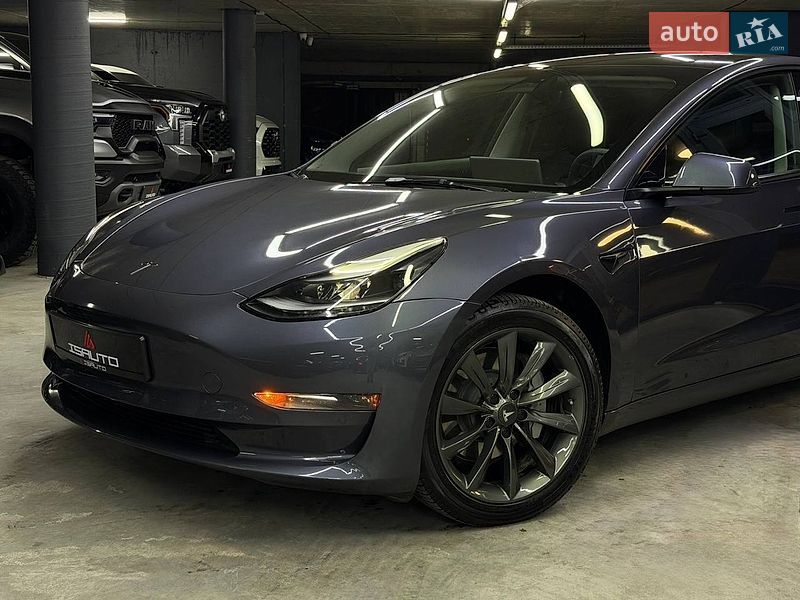 Седан Tesla Model 3 2023 в Одессе