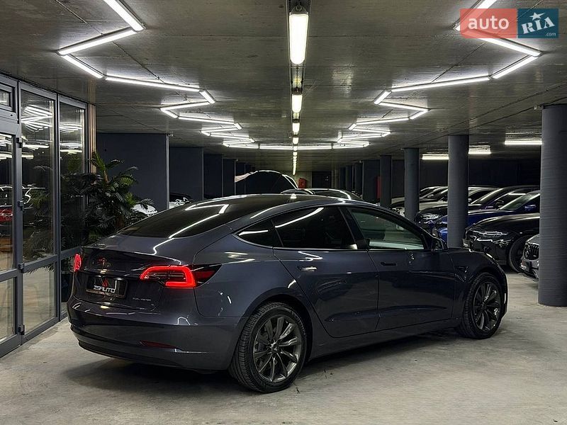Седан Tesla Model 3 2023 в Одессе