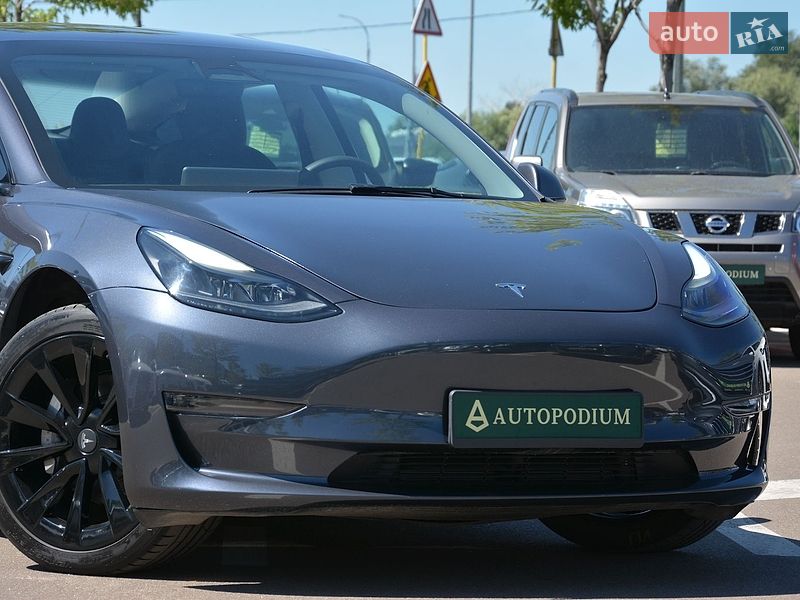Седан Tesla Model 3 2023 в Києві