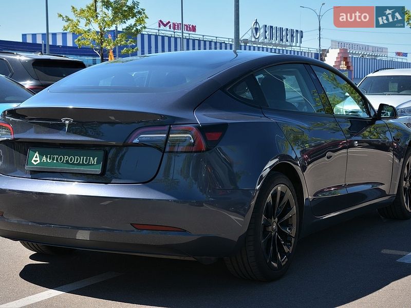 Седан Tesla Model 3 2023 в Києві