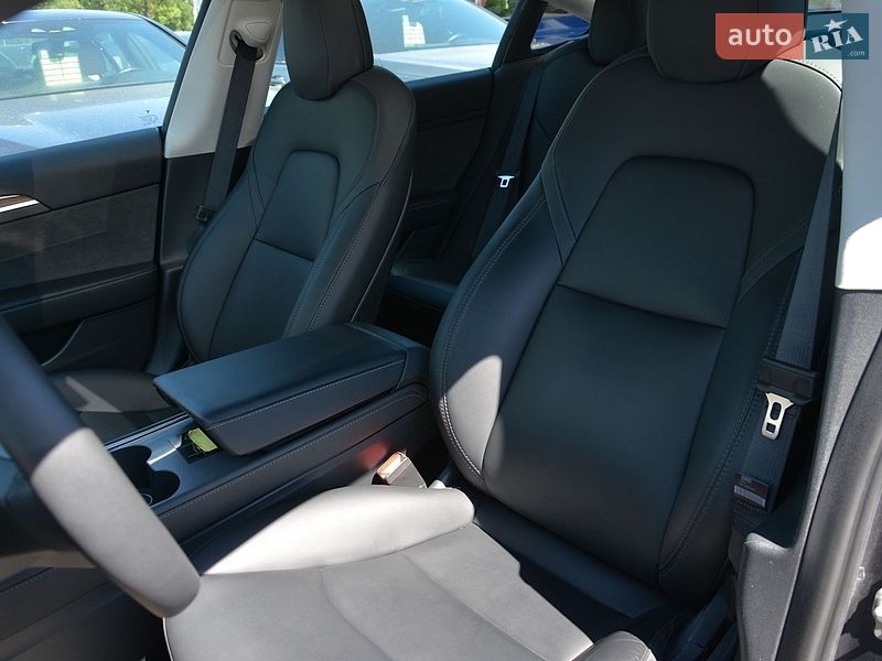 Седан Tesla Model 3 2023 в Києві