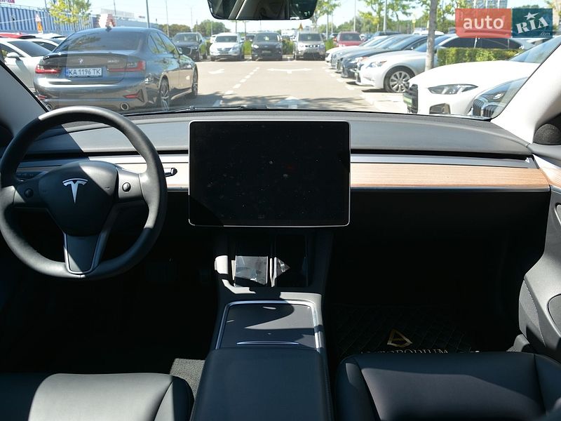 Седан Tesla Model 3 2023 в Києві