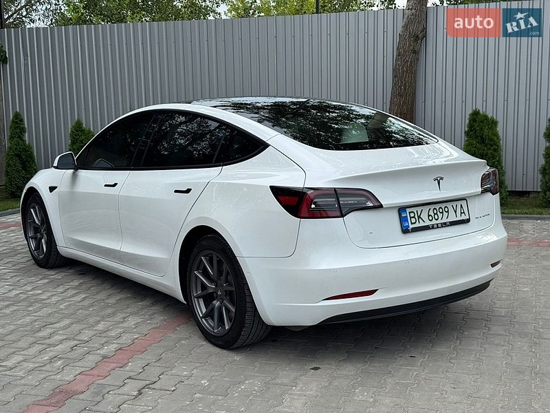 Седан Tesla Model 3 2021 в Костопілі