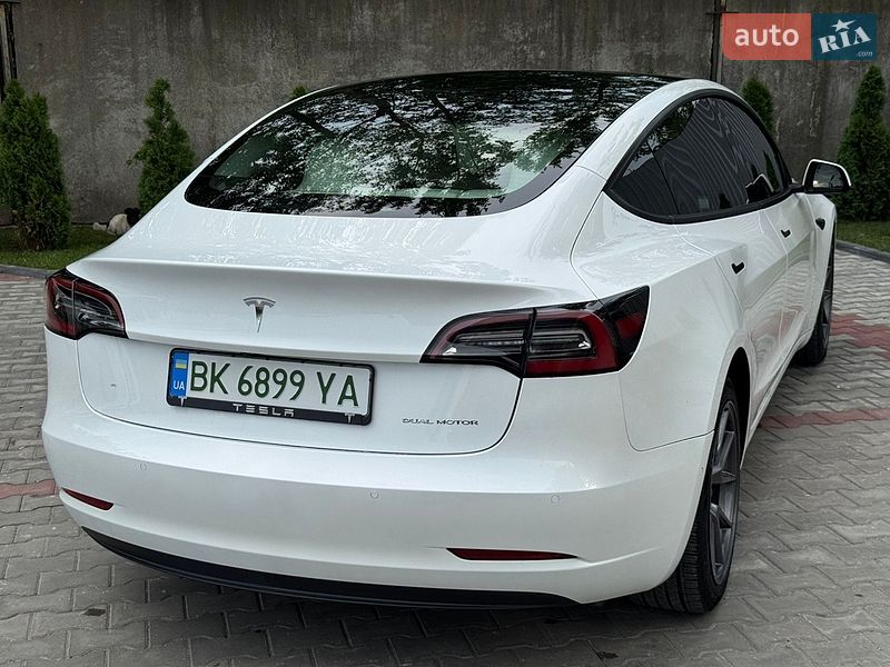 Седан Tesla Model 3 2021 в Костопілі