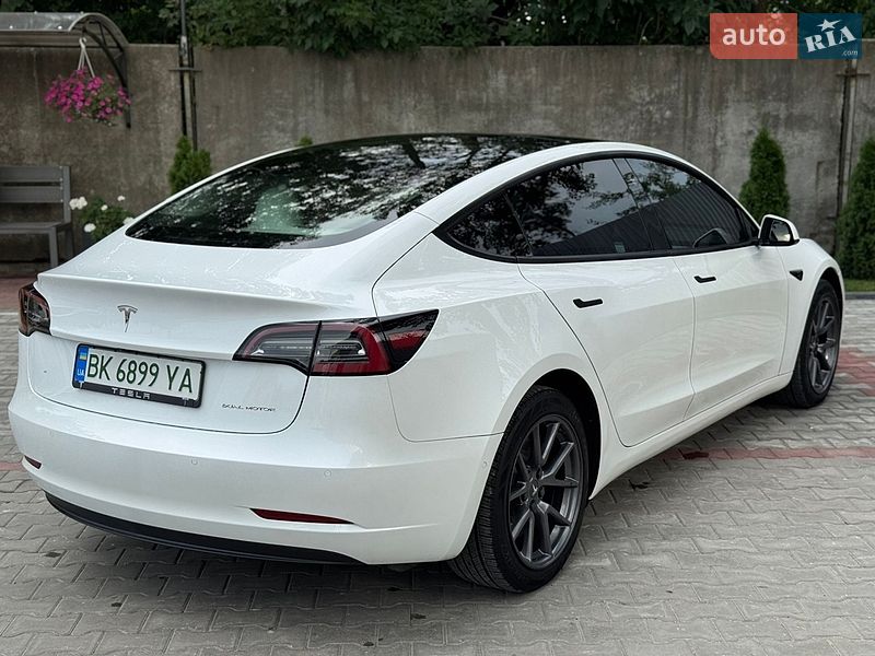 Седан Tesla Model 3 2021 в Костопілі