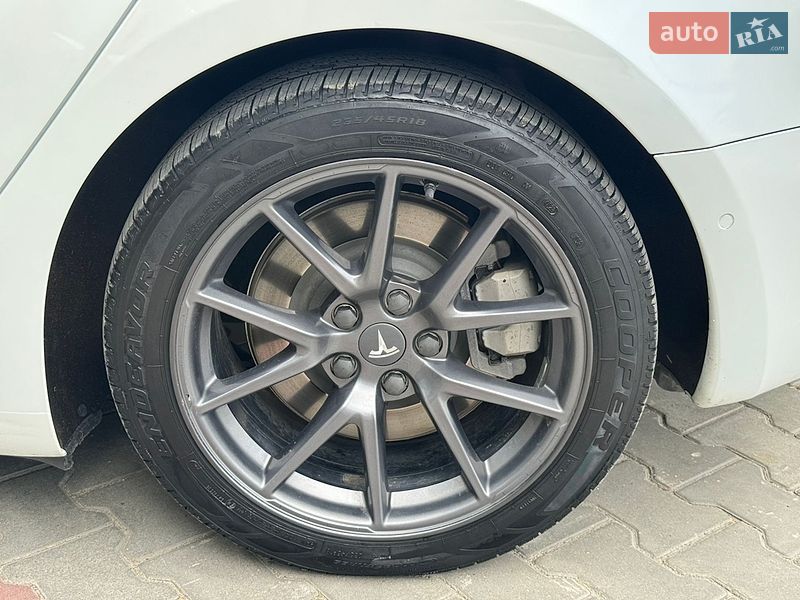 Седан Tesla Model 3 2021 в Костопілі
