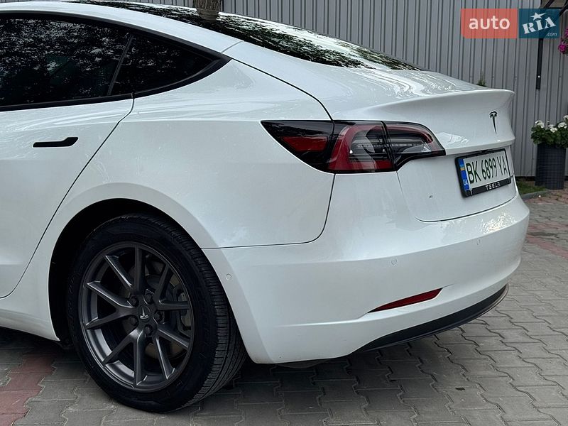 Седан Tesla Model 3 2021 в Костопілі