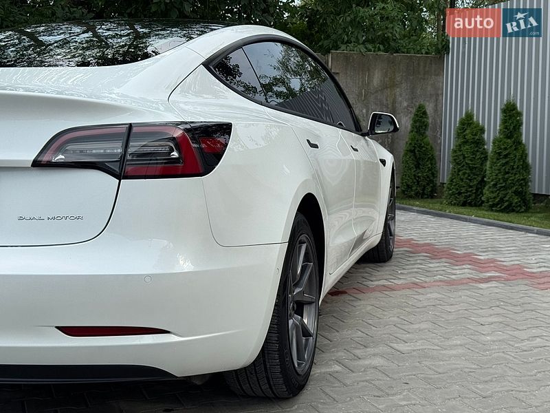 Седан Tesla Model 3 2021 в Костопілі