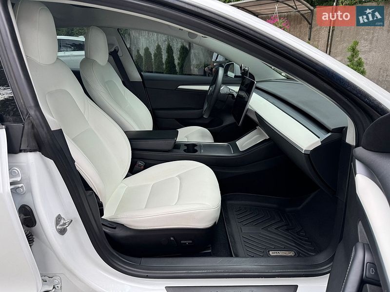 Седан Tesla Model 3 2021 в Костопілі
