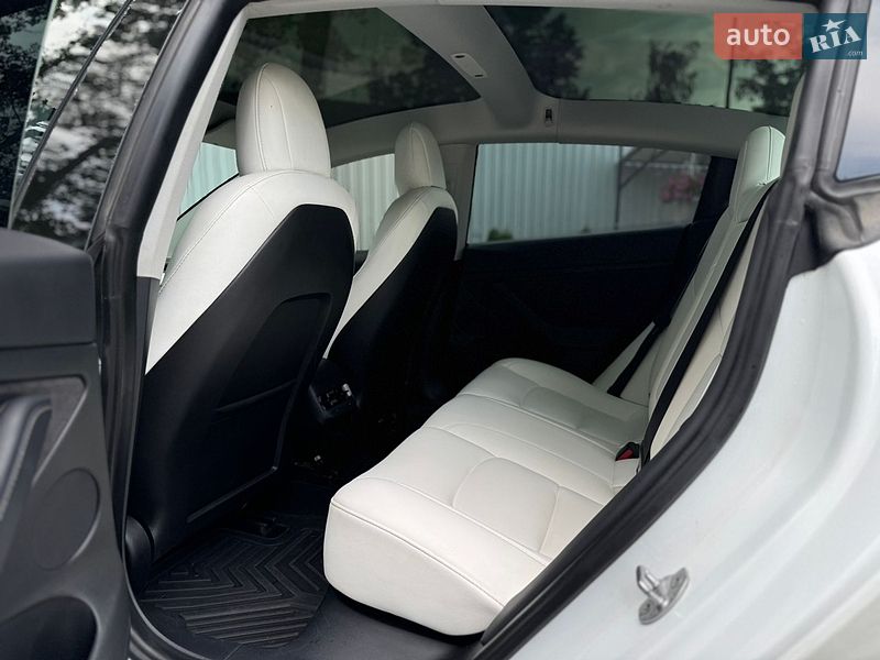 Седан Tesla Model 3 2021 в Костопілі
