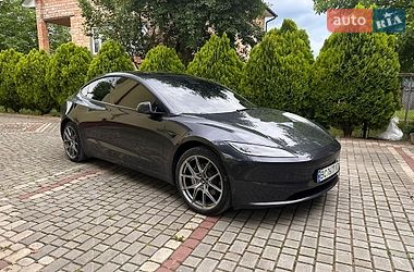 Седан Tesla Model 3 2024 в Львове
