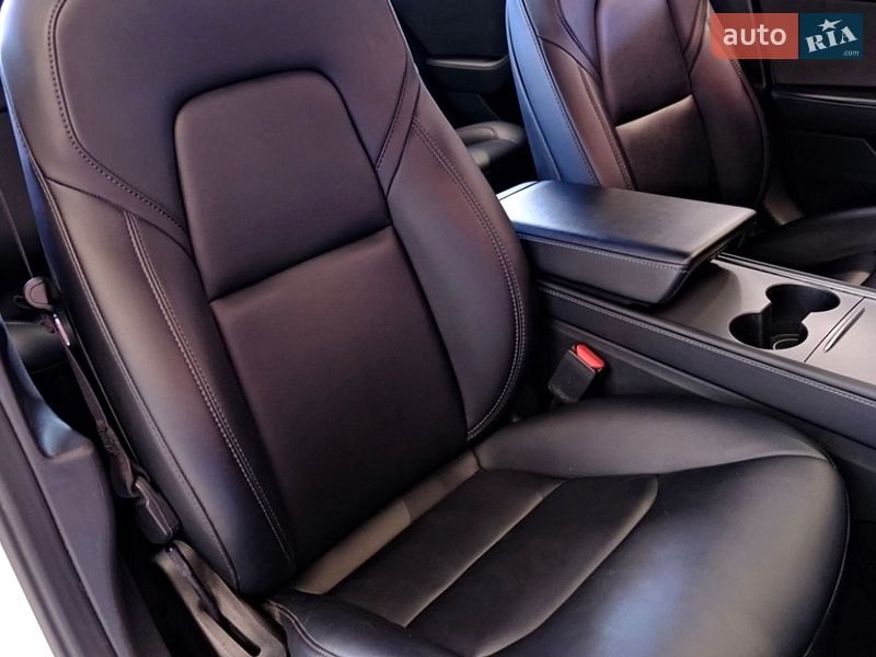 Седан Tesla Model 3 2023 в Одессе