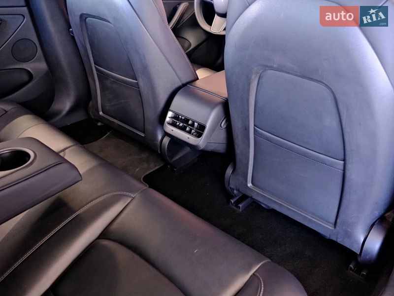 Седан Tesla Model 3 2023 в Одессе
