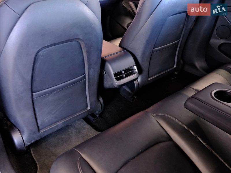 Седан Tesla Model 3 2023 в Одессе