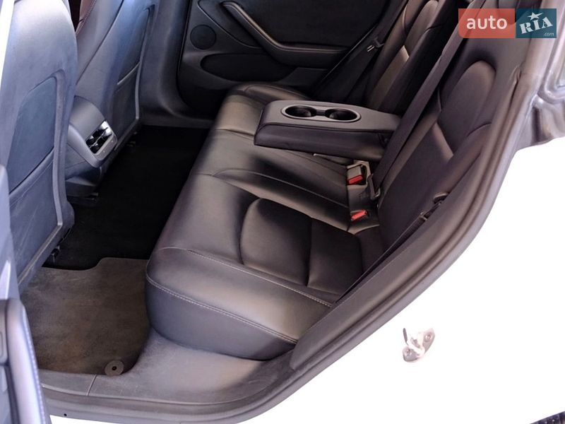 Седан Tesla Model 3 2023 в Одессе