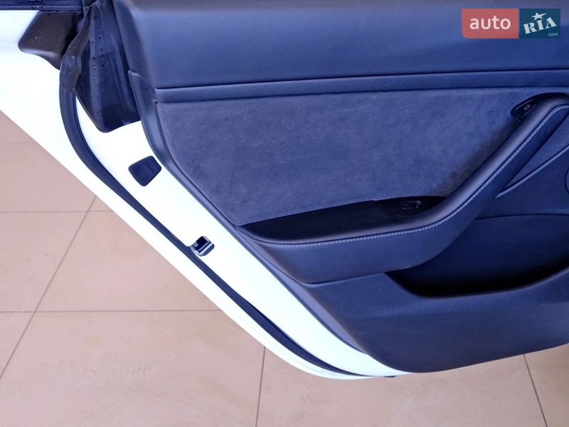 Седан Tesla Model 3 2023 в Одессе
