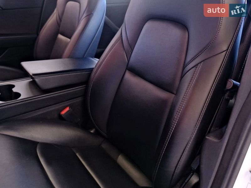 Седан Tesla Model 3 2023 в Одессе