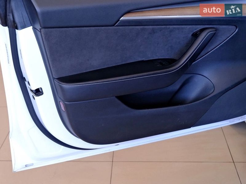 Седан Tesla Model 3 2023 в Одессе