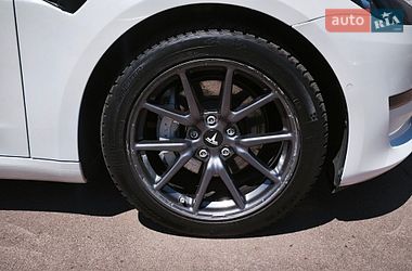 Седан Tesla Model 3 2020 в Києві