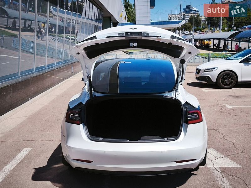 Седан Tesla Model 3 2020 в Києві