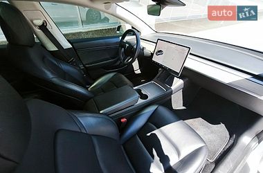 Седан Tesla Model 3 2020 в Києві