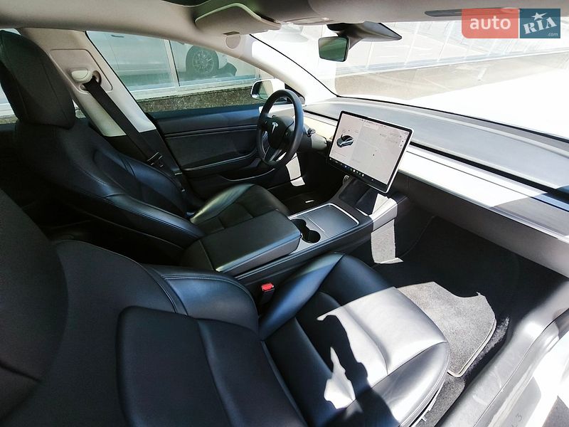 Седан Tesla Model 3 2020 в Києві
