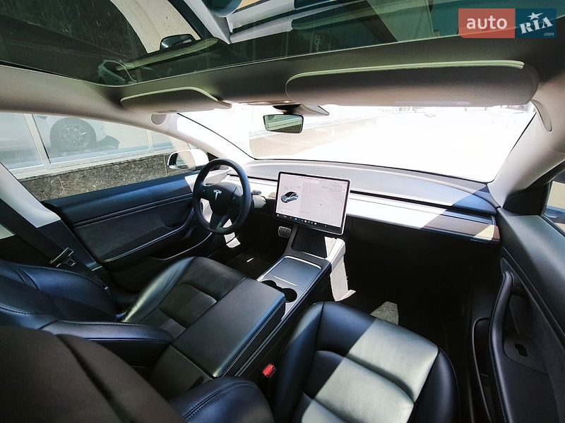 Седан Tesla Model 3 2020 в Києві
