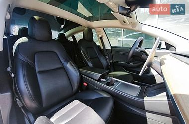 Седан Tesla Model 3 2020 в Києві