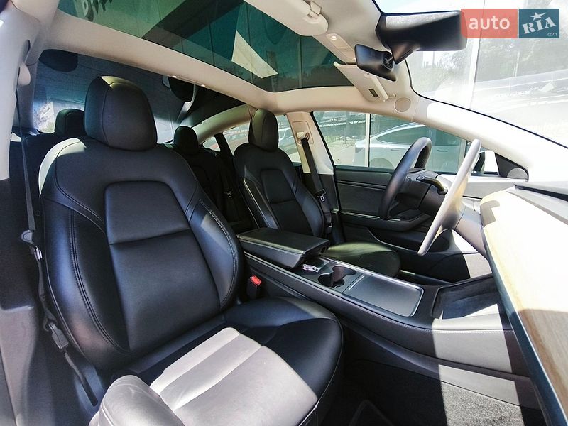 Седан Tesla Model 3 2020 в Києві