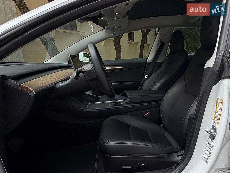 Седан Tesla Model 3 2022 в Львове