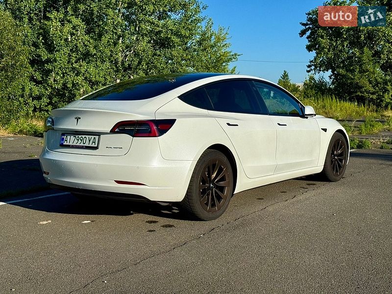 Седан Tesla Model 3 2021 в Киеве