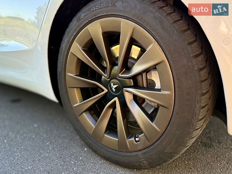 Седан Tesla Model 3 2021 в Киеве