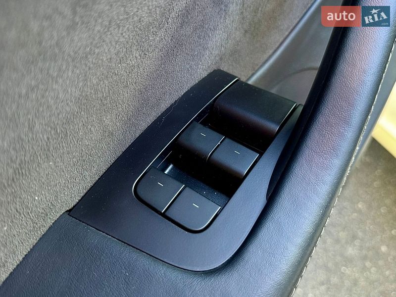 Седан Tesla Model 3 2021 в Киеве