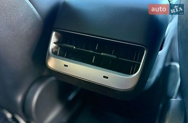 Седан Tesla Model 3 2021 в Киеве
