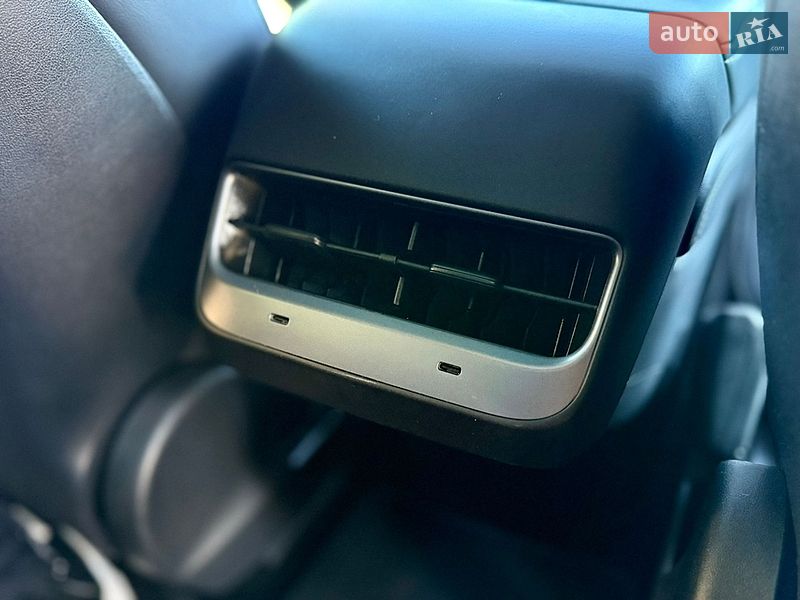 Седан Tesla Model 3 2021 в Киеве