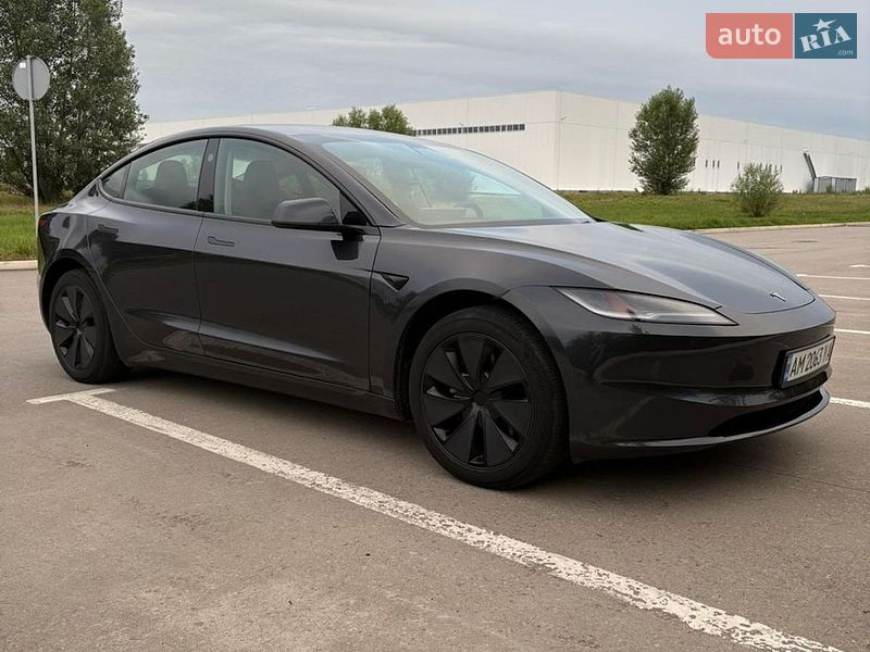 Tesla Model 3 2024