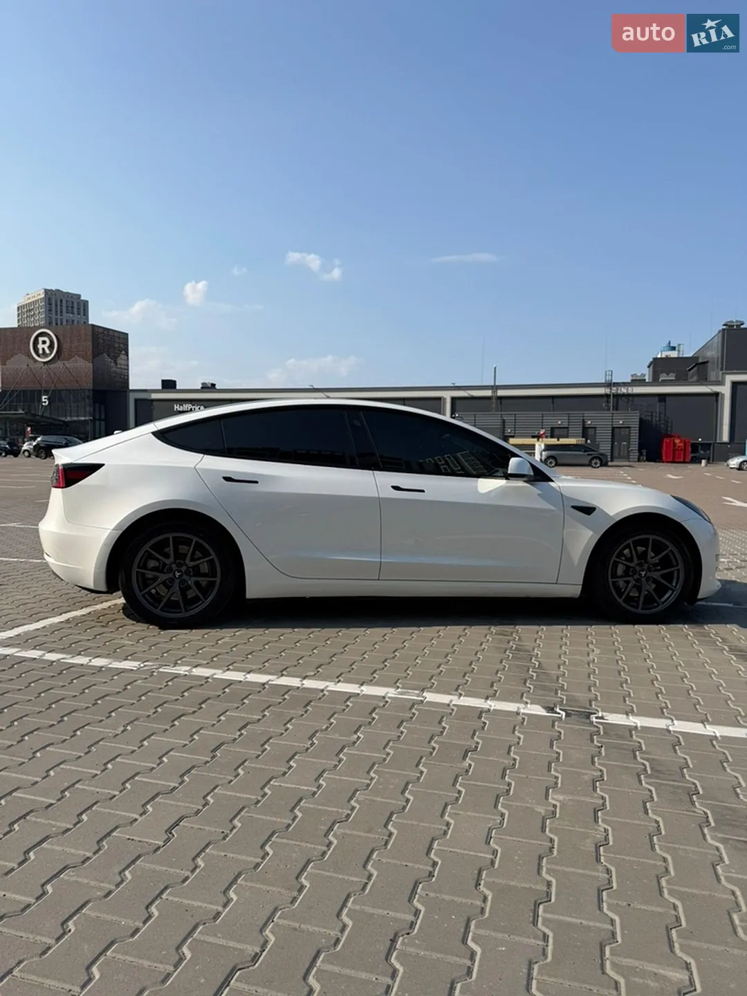 2022 Tesla Model 3 - мініатюра 10