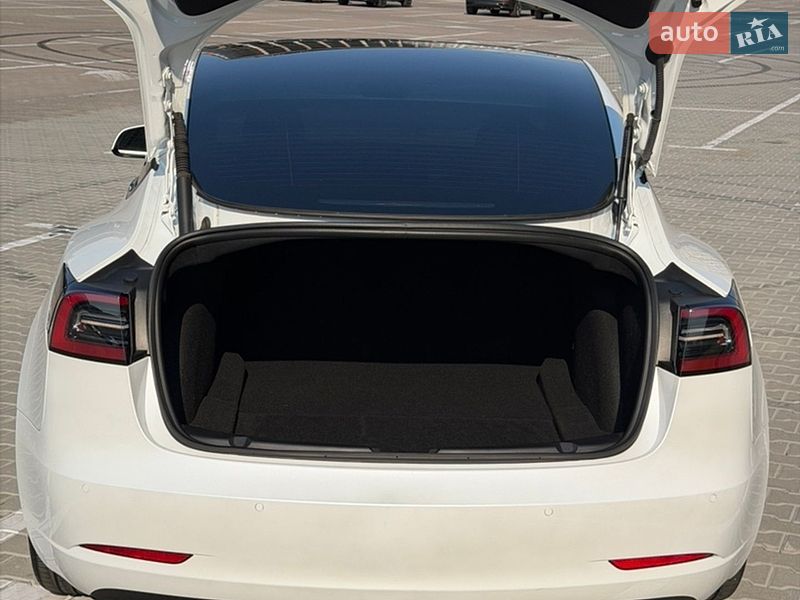 Седан Tesla Model 3 2022 в Києві