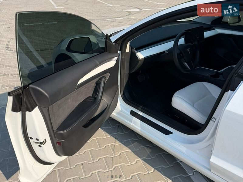 Седан Tesla Model 3 2022 в Києві